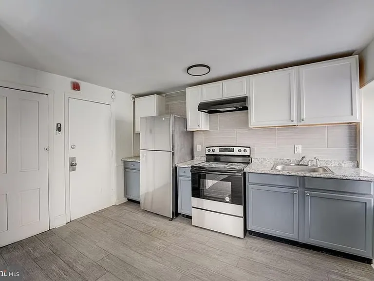 4245 Ridge Ave #2R — Photo 2