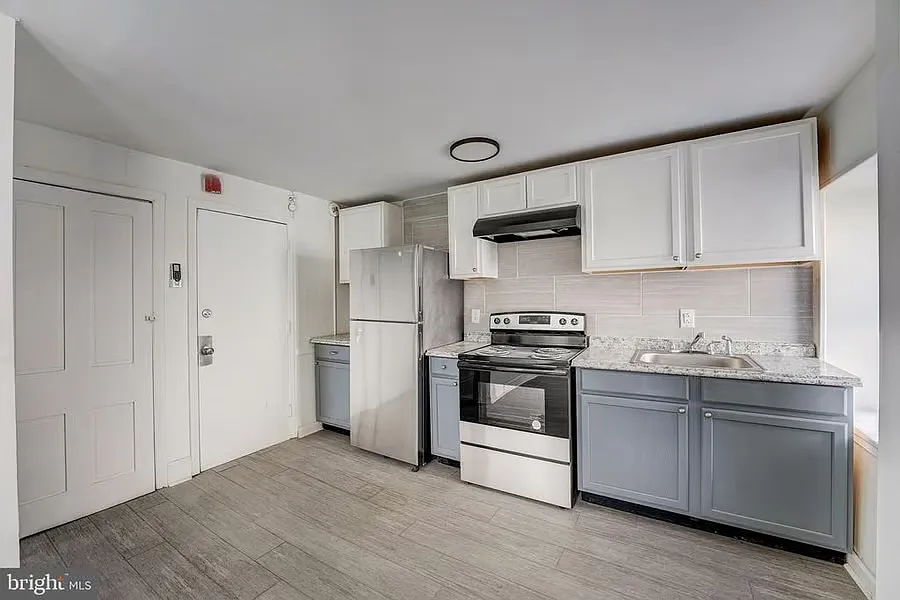 Building Photo - 4245 Ridge Ave #2R