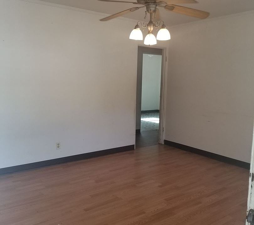 2nd image of 4470 White House Pkwy APT 3