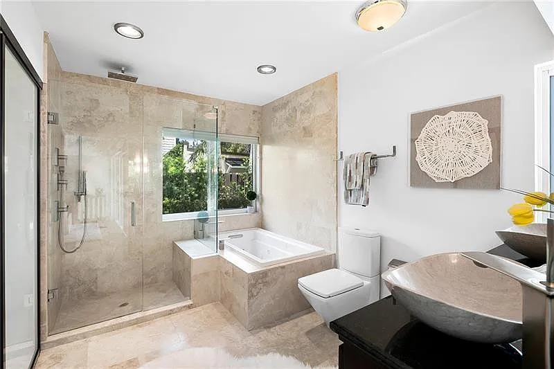 3 bed, 2.0 bath, 1701 sqft, $7,000 — Photo 3