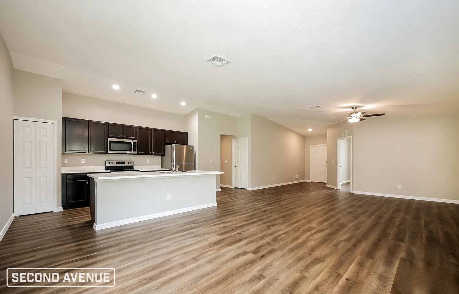 4 bed, 2.0 bath, 1833 sqft, $1,949 — Photo 2