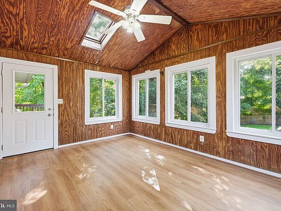 5th image of 8413 Rugby Rd