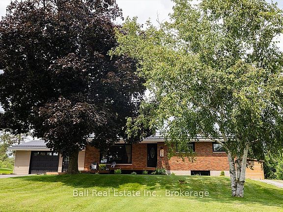 2nd image of 776 Donoghue Cres
