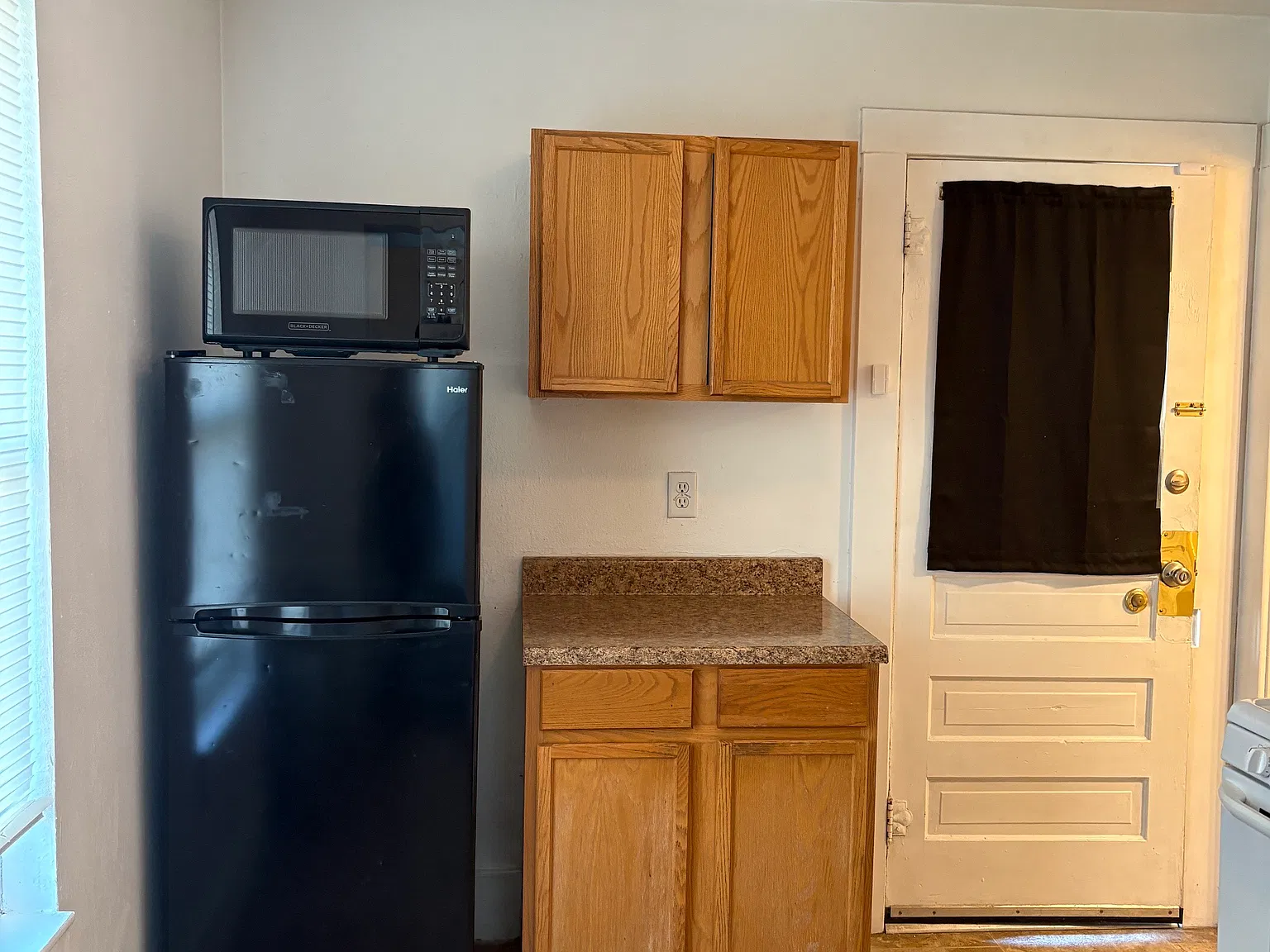 910 Rood Ave — Photo 2