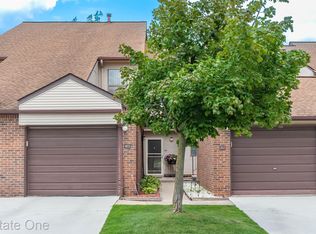 6540 Ridgefield Cir APT 102, West Bloomfield, MI 48322