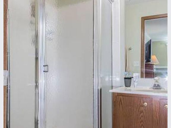 4th image of 311 Newport Ln APT A1