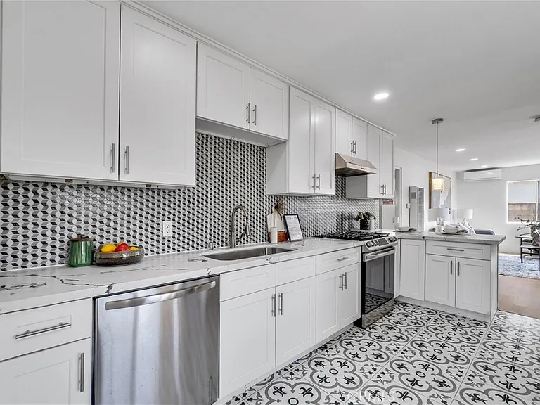2305 Sesmas St — Photo 13