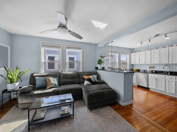 29 Whipple Ave APT 3L, Roslindale, MA 02131