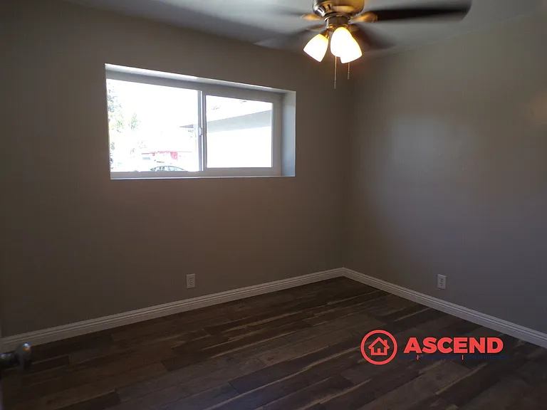 10421 Glenn St — Photo 3