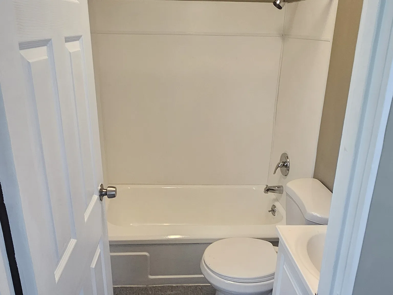 1 bed, 750 sqft, $975 — Photo 2