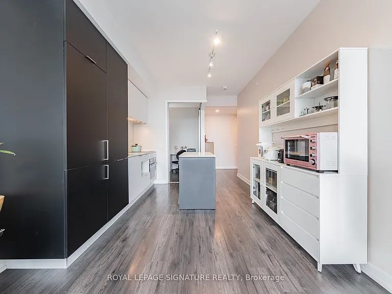 33 Helendale Ave #2105 — Photo 6