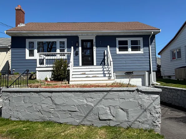 7041 Pearson Dr, Halifax, NS B3L 2K7