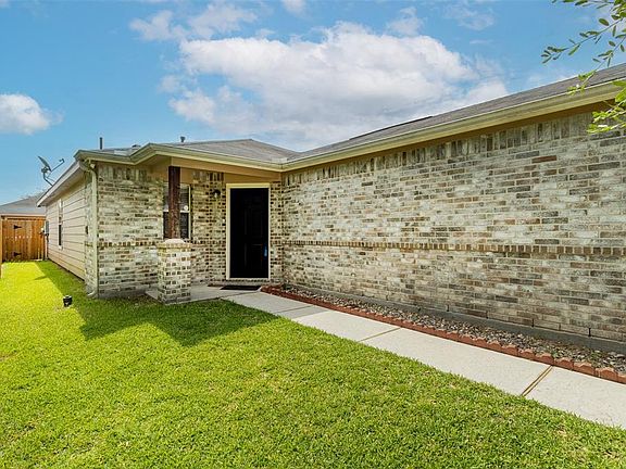2nd image of 2015 Wooded Oaks Drive