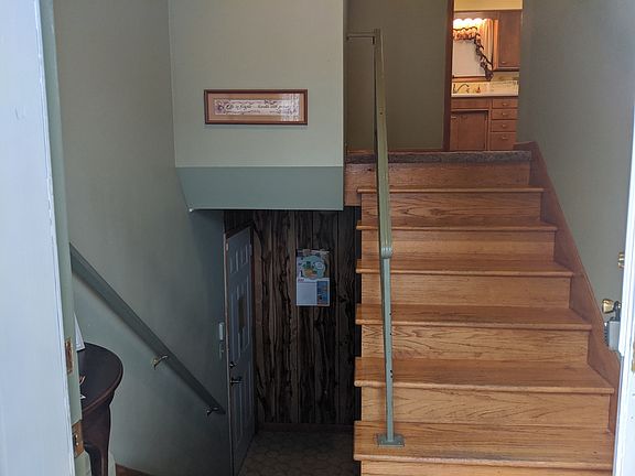 2nd image of 1383 Jeffery St