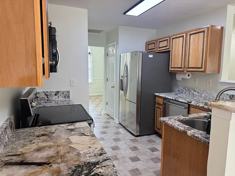136 Madelia Pl — Photo 13
