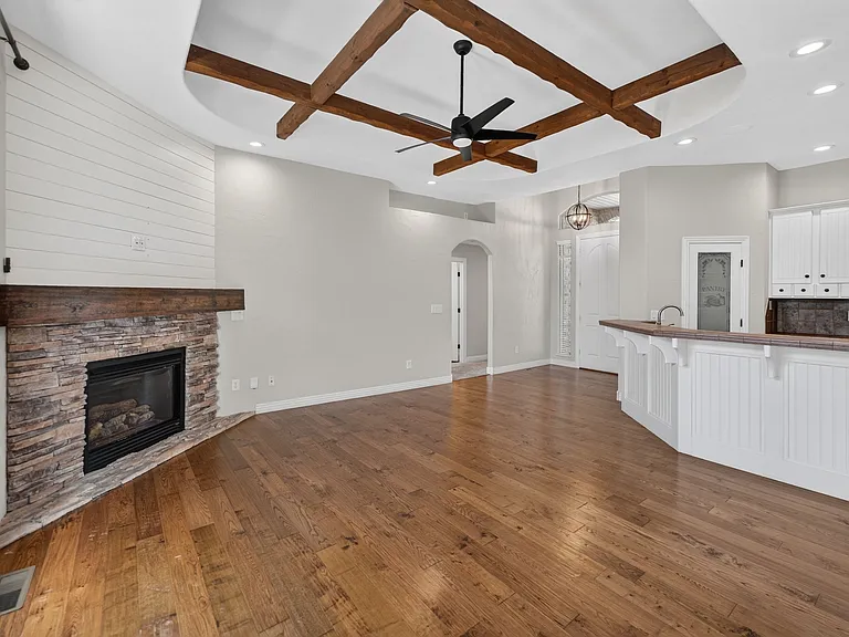 935 E Weldon Dr — Photo 7