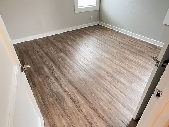 4th image of 2275 Norman Ave