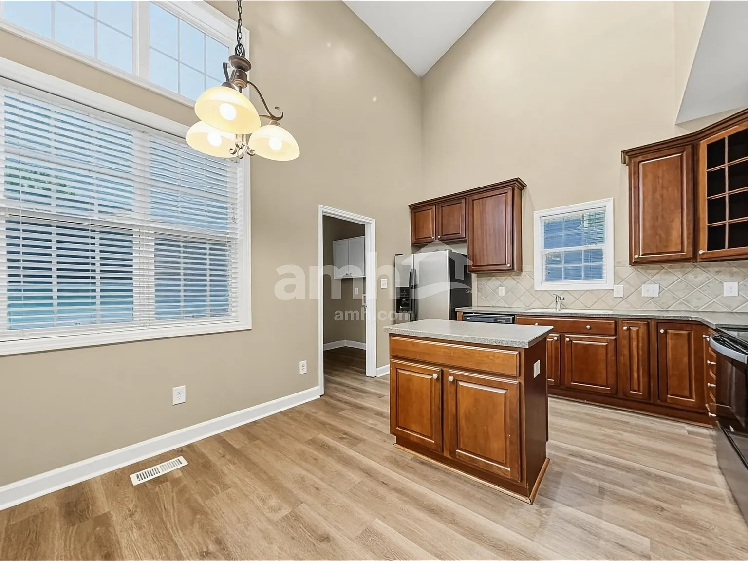 4 bed, 2.5 bath, 2040 sqft, $2,270 — Photo 3