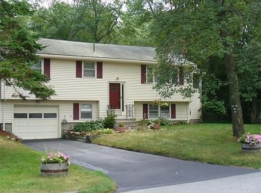 3rd image of 52 Arakelian Dr