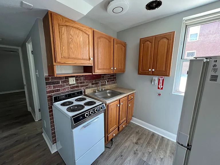1518 McFarland — Photo 3