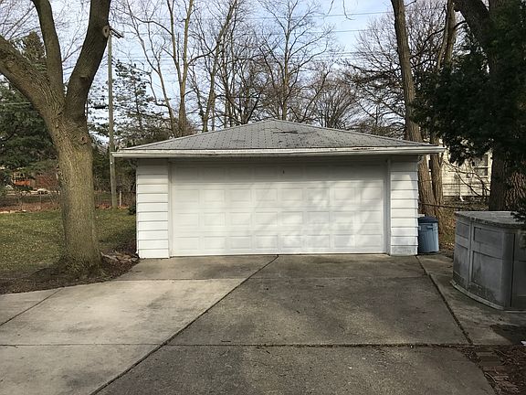 3rd image of 34015 Glenview Dr