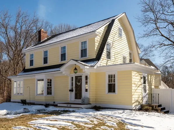 81 Towne St, North Attleboro, MA 02760