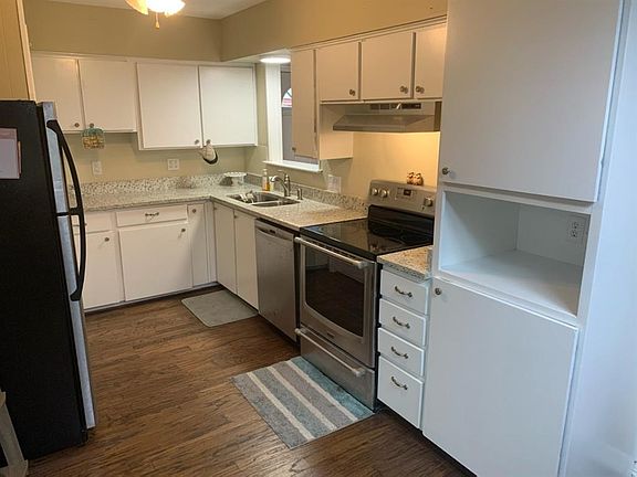 3rd image of 2928 Catalina Dr