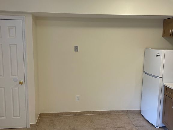 4th image of 448 Mosely Ave Floor 2