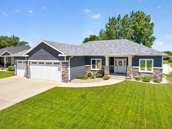 523 Kingston Cir, Sergeant Bluff, IA 51054