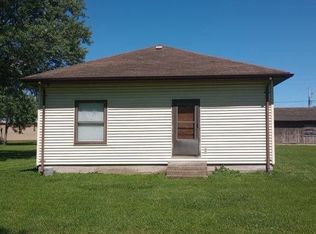 414 S Clay St, Sesser, IL 62884