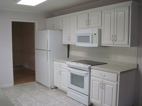 5th image of 120 Silverdale Dr