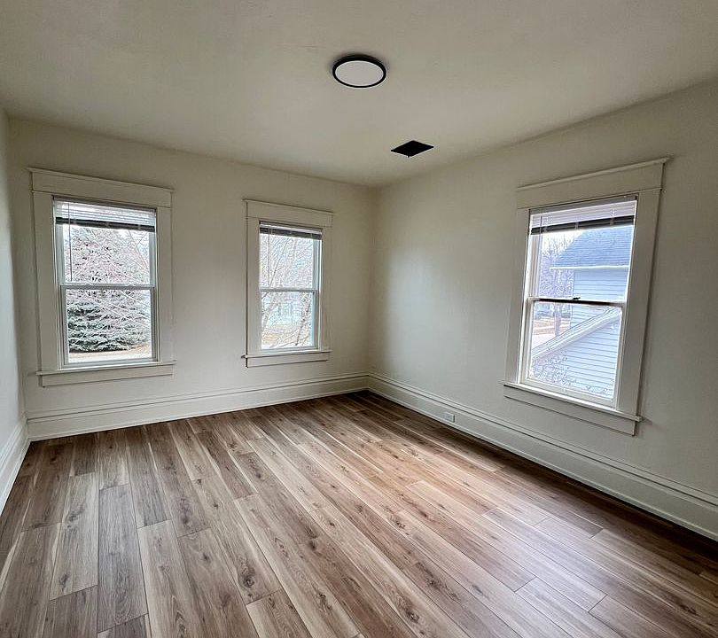 1st image of 835 Waugoo Ave