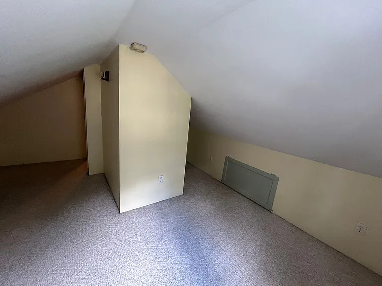 2461 Lyndhurst Ave — Photo 36