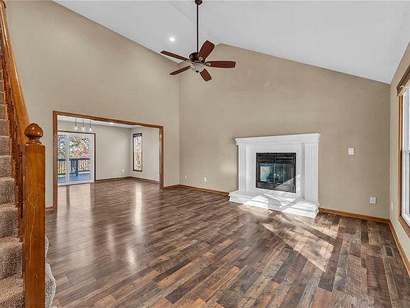 4th image of 2221 NW Cove Ct