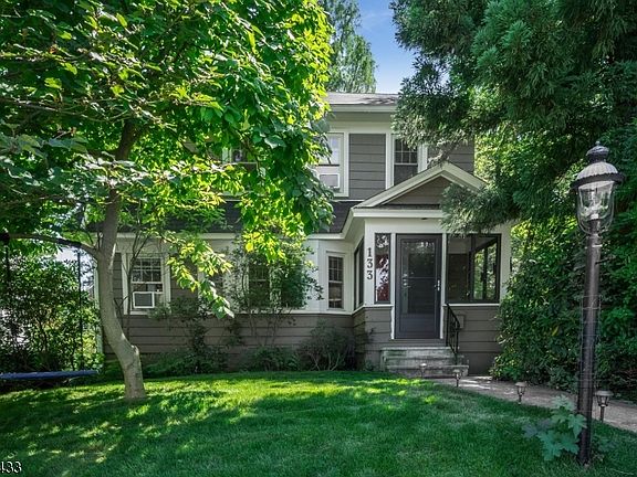 2nd image of 133 Woodlawn Ave