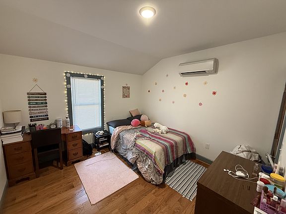 4th image of 413 S Aurora St #1