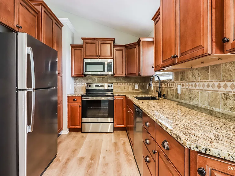 611 Willow Brook Dr — Photo 2
