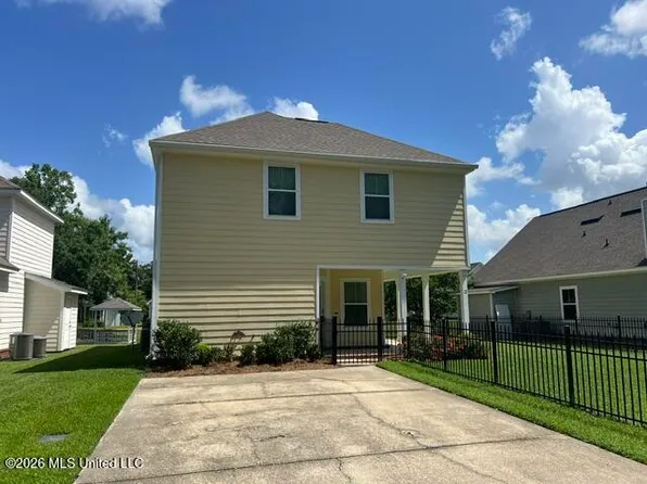 12 Sweetgrass Ln, Ocean Springs, MS 39564