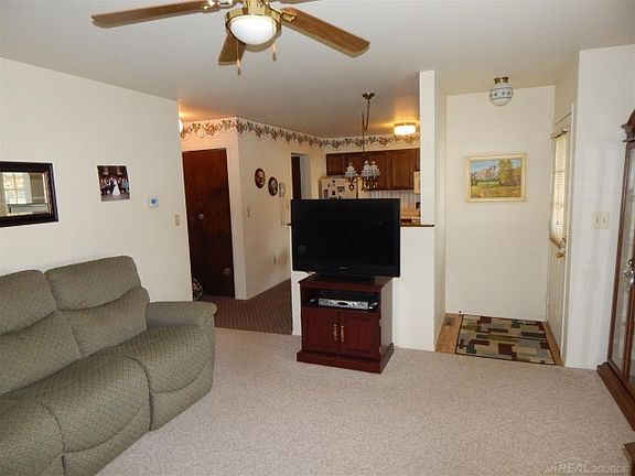 4th image of 101 Joan Ct