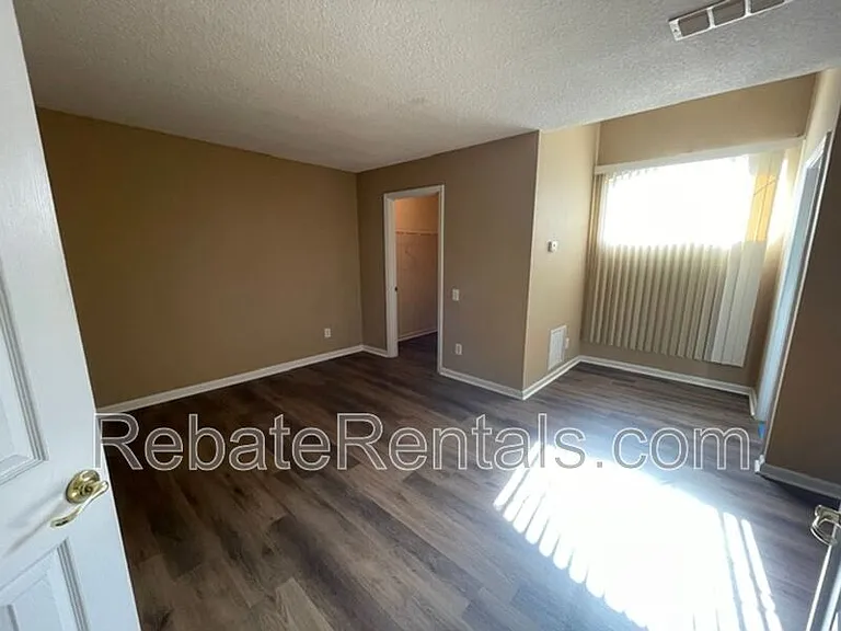 8907 Hampton Landing Dr E — Photo 43