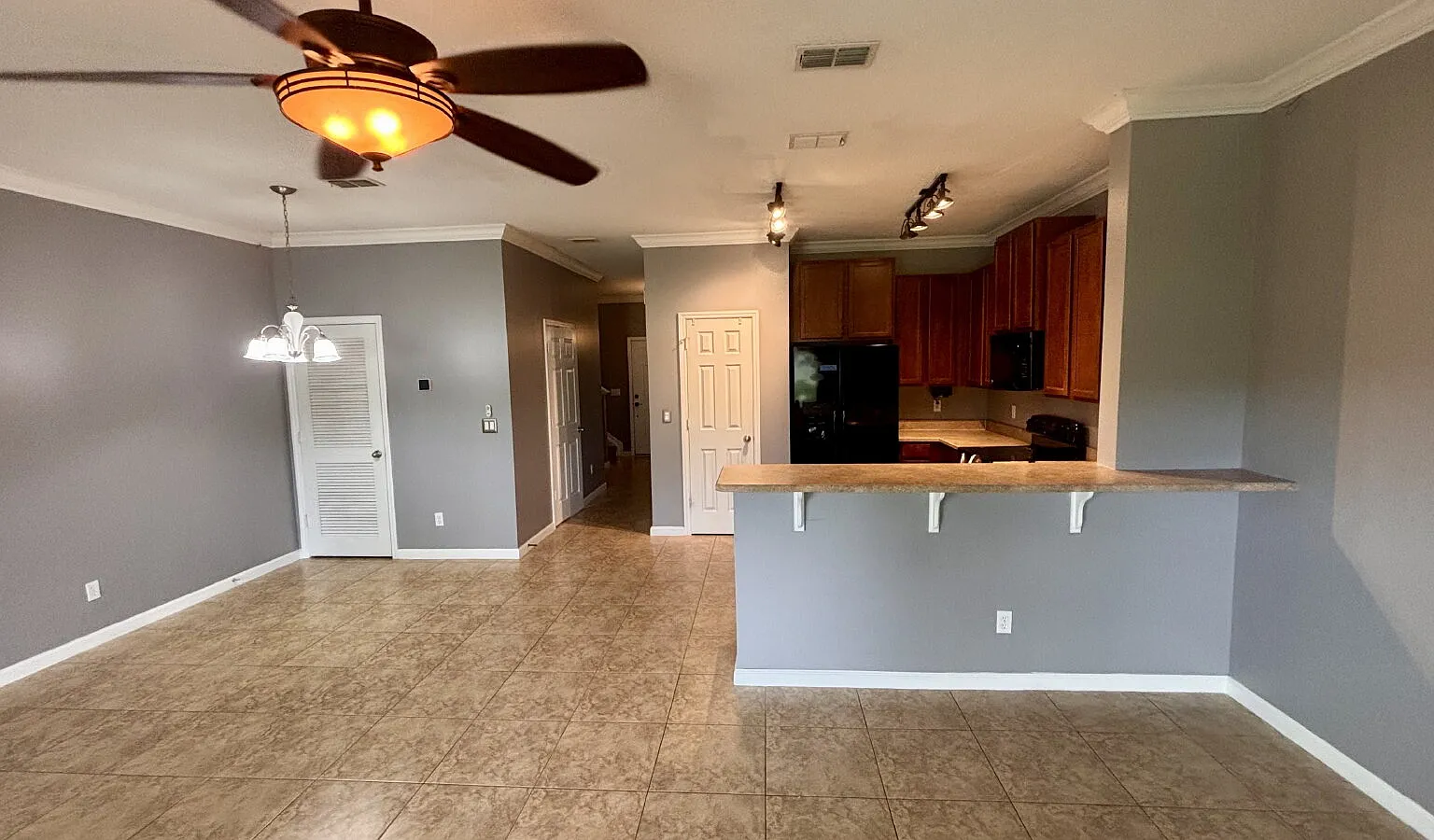 3 bed, 2.5 bath, 1548 sqft, $2,000 — Photo 4
