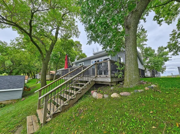 25251 McClelland Ln, Spirit Lake, IA 51360