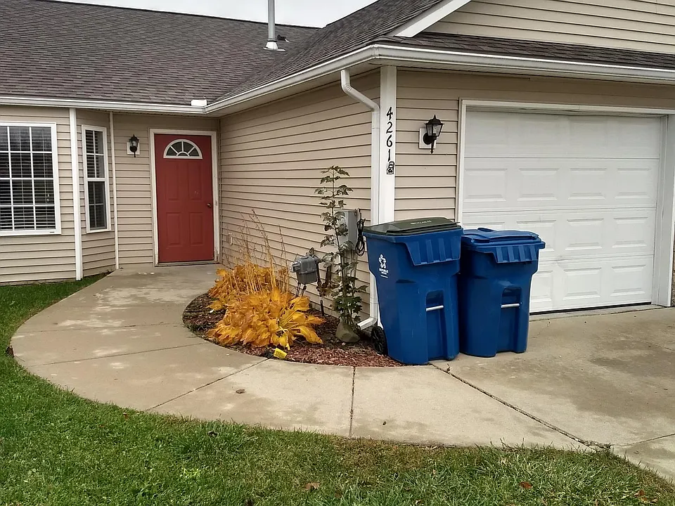4261 Lindsey Dr