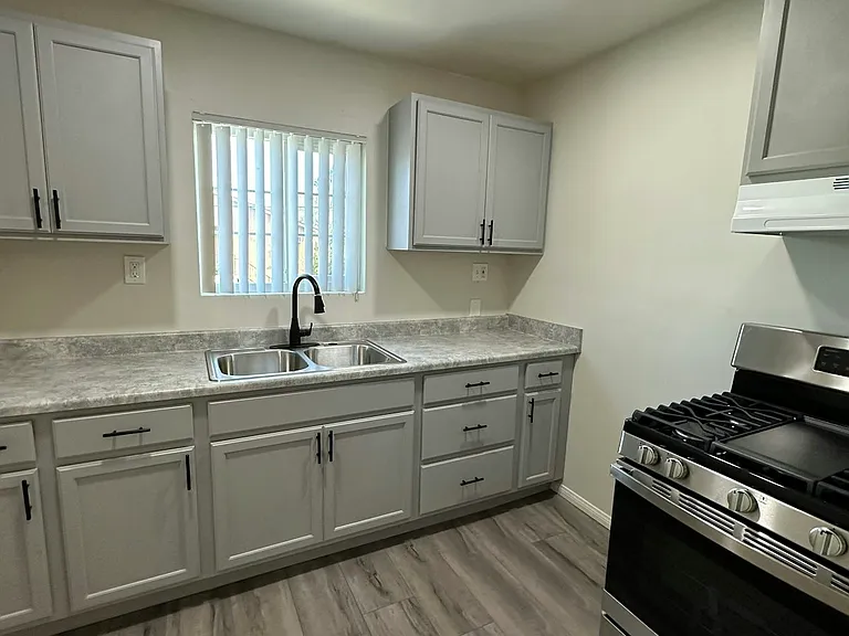 1101 Daisy Ave #2 — Photo 10