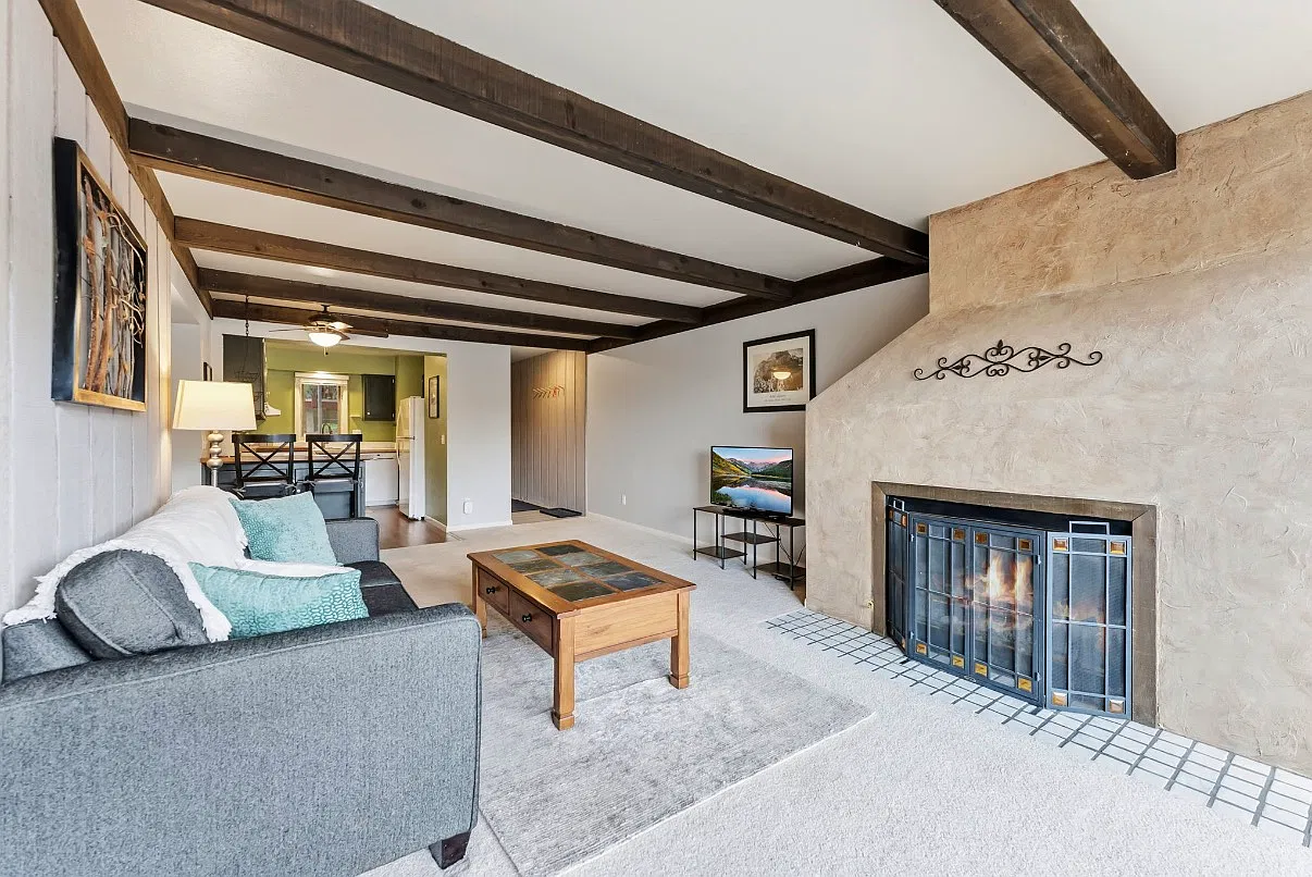2 bed, 952 sqft, $3,100 — Photo 3