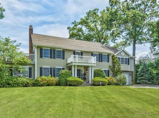 8 Bayside Dr, Manhasset, NY 11030