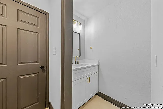 2643 W Gramercy Pl — Photo 20
