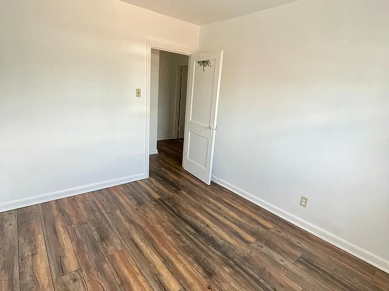 2710 Unruh Ave #2 — Photo 10