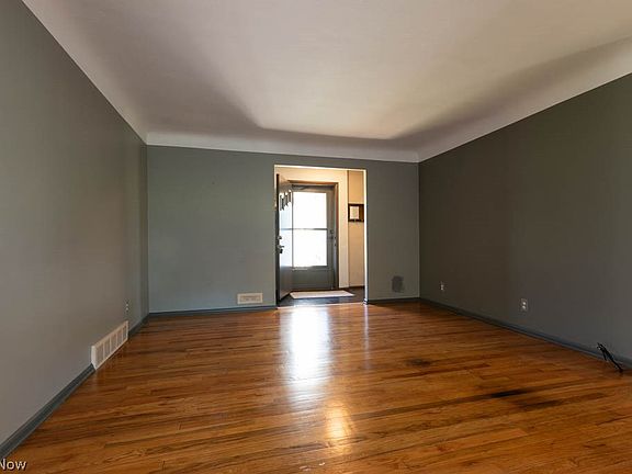 3rd image of 5180 Thornbury Rd