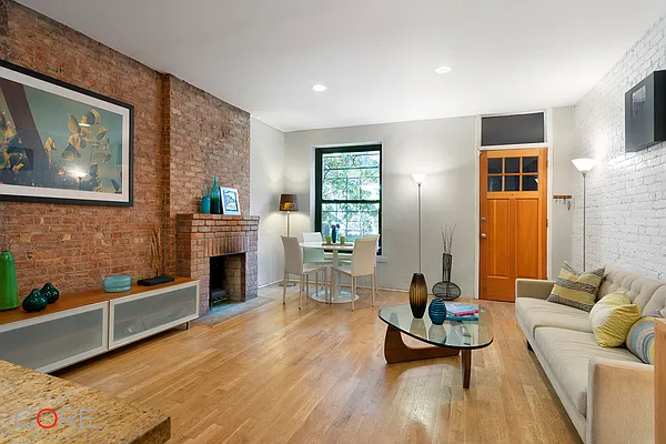 Rented by CORE | media 6